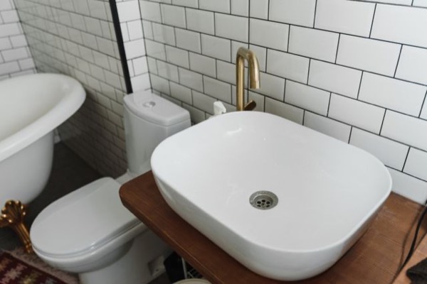 Plumber fitting pipework
